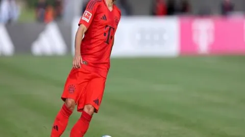 “任子威康复战力全开！胸椎骨折康复夺冠，央视新闻报道”